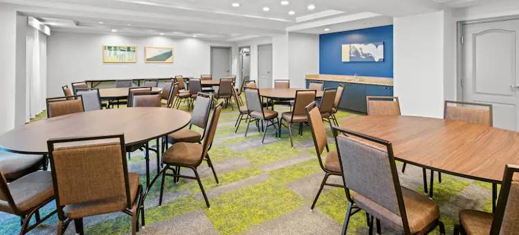 Spark by Hilton Woodbridge图片