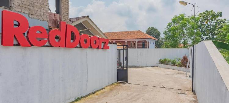 红多兹伊斯兰酒店@梳邦坦巴克梅卡街(RedDoorz Syariah @ Tambak Mekar Street Subang)图片