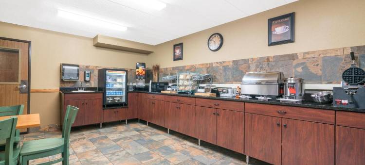 巴克斯特布雷纳德区戴斯套房酒店(Days Inn & Suites by Wyndham Baxter Brainerd Area)图片