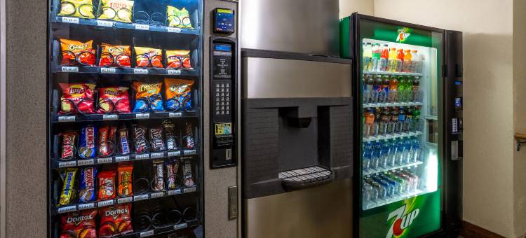 贝洛伊特呗盟套房酒店(Baymont by Wyndham Beloit)图片