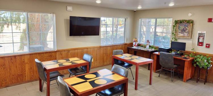 威肯伯格速8酒店(Super 8 by Wyndham Wickenburg AZ)图片