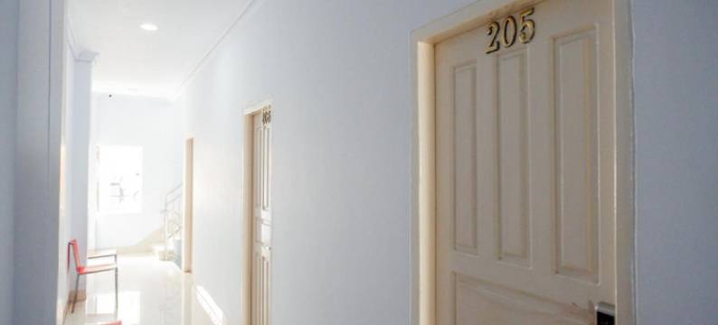 红多兹@布拉沃潘泰卡玛利巴务巴务酒店(RedDoorz @ Hotel Bravo Pantai Kamali Bau Bau)图片