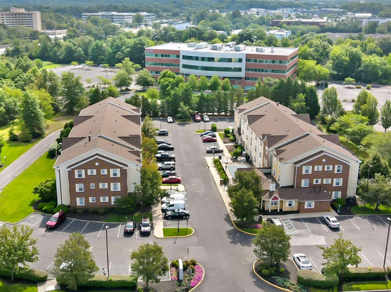 费城芒特劳雷尔美茵斯坦套房酒店