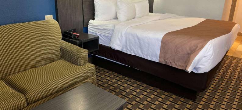 路易斯维尔东品质套房酒店(Quality Inn & Suites Louisville East)图片