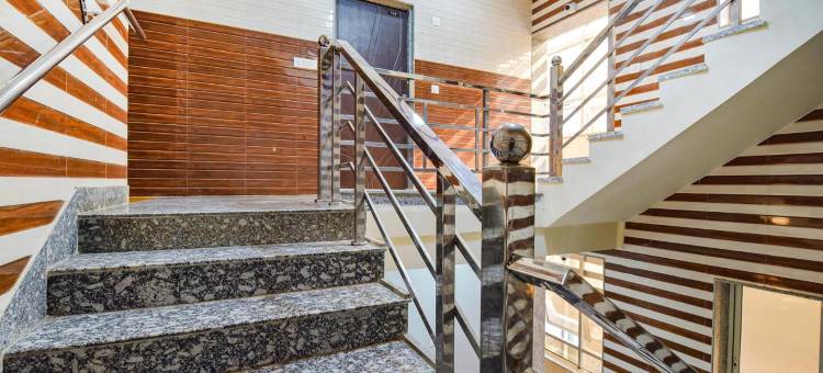 Fabhotel 玛伽雅特丽萨丹(FabHotel Maa Gayatri Sadan - Nr Pram Mandir Shree Banke Bihari Temple)图片