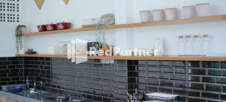 Pringgading Surf Camp Mitra RedDoorz图片