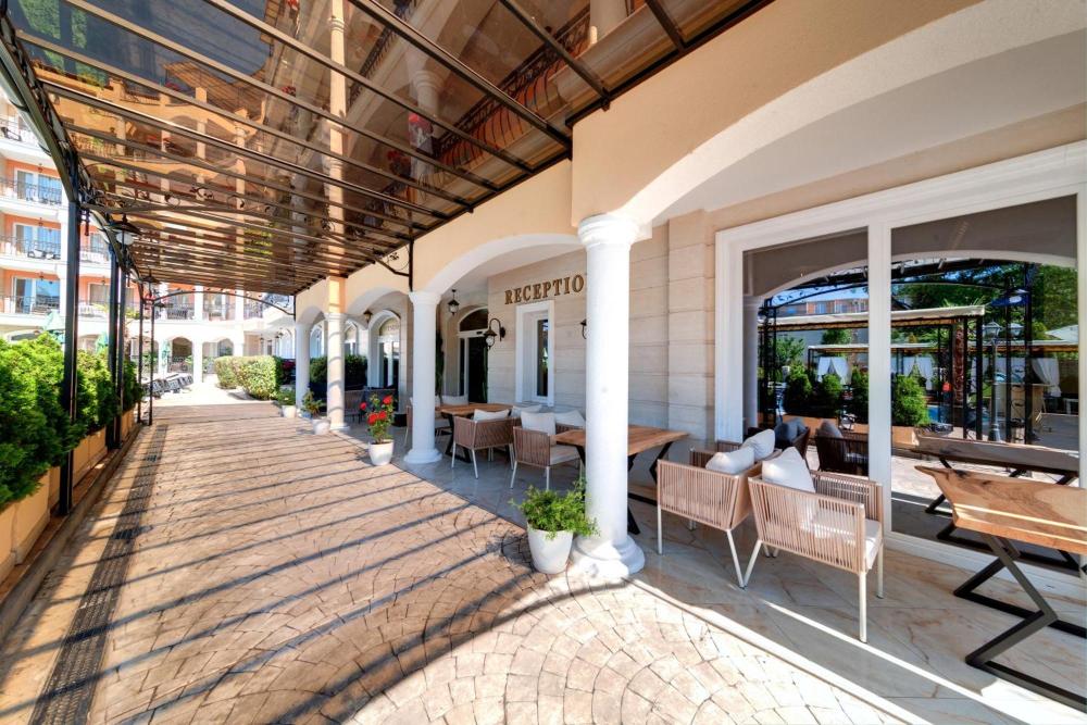 Avenue Deluxe HotelOver view