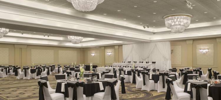 阿克伦凯霍加瀑布喜来登套房酒店(Sheraton Suites Akron Cuyahoga Falls)图片