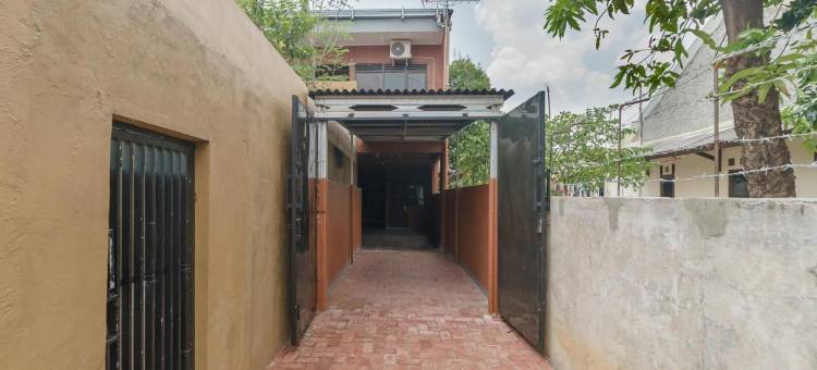 红多兹伊斯兰酒店@布拉克卡帕尔(RedDoorz Syariah Near Siloam Hospitals Bulak Kapal)图片