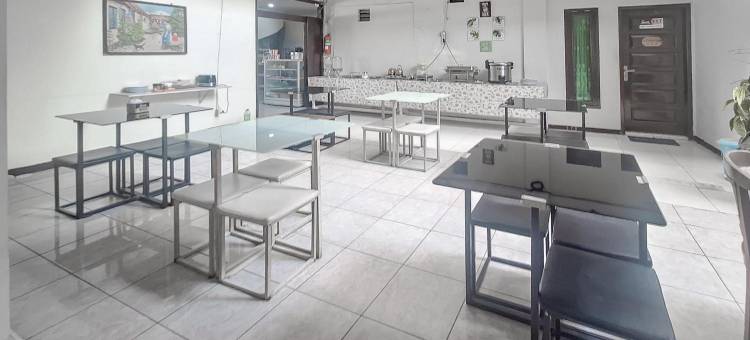 RedDoorz Syariah at Hotel Adi Sederhana near Stasiun Jatibarang图片