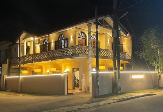 Rivinson Hotel Overview