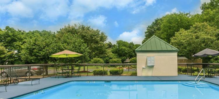 南波士顿 - 丹维尔东凯隆波因特酒店(Clarion Pointe South Boston - Danville East)图片