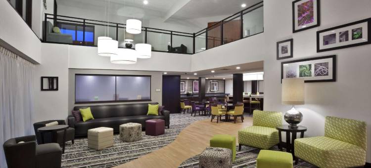 底特律都会机场拉昆塔温德姆套房酒店(La Quinta Inn & Suites by Wyndham Detroit Metro Airport)图片