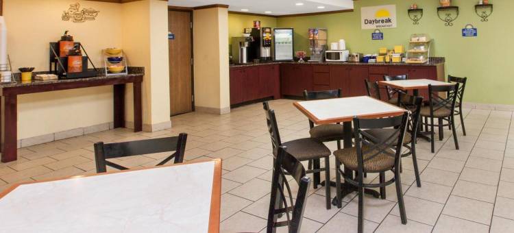 麦迪逊高地戴斯套房酒店(Days Inn & Suites by Wyndham Madison Heights MI)图片