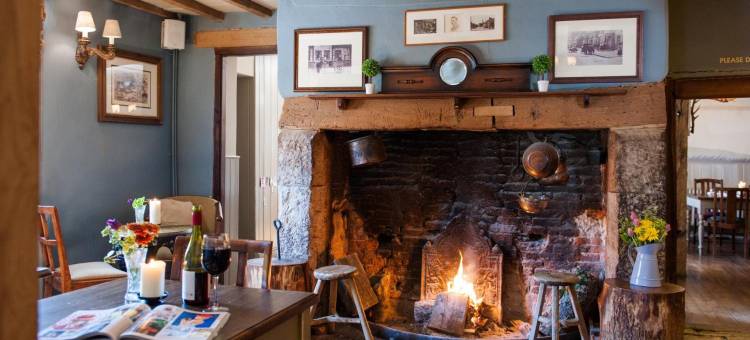 南哈丁白鹿旅馆(The White Hart, South Harting)图片