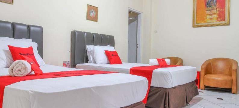 红多兹Plus酒店-加鲁特奥蒂斯塔(RedDoorz Plus @ Otista Garut)图片