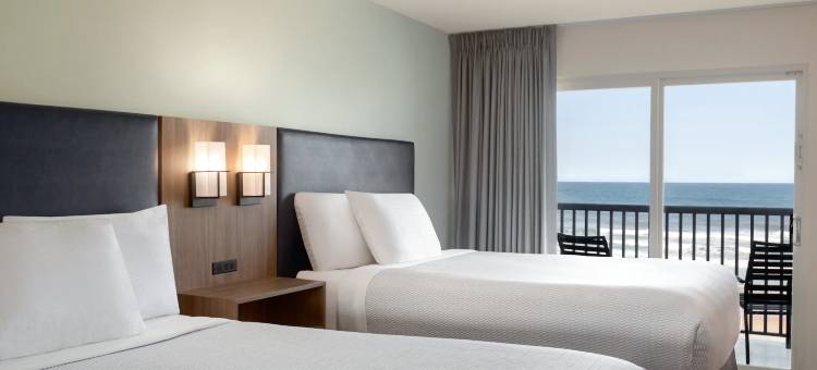 代托纳比奇海滨拉昆塔温德姆套房酒店(La Quinta Inn & Suites by Wyndham Oceanfront Daytona Beach)图片