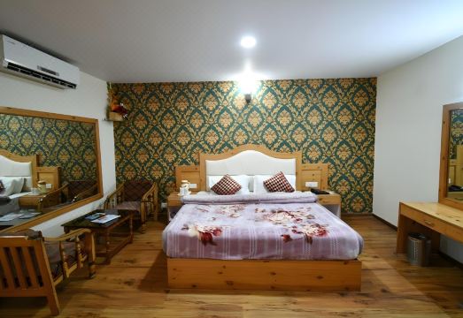 Manali Valley Resorts Hotel Overview
