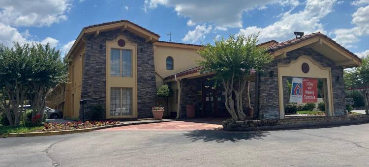 Studio 6 亨茨维尔，阿拉巴马大学大道(Studio 6 Extended Stay - Huntsville, AL University Drive)图片