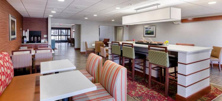 布恩大学拉昆塔温德姆套房酒店(La Quinta Inn & Suites by Wyndham Boone University)图片