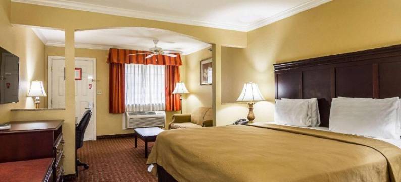 Bryant Inn & Suites图片