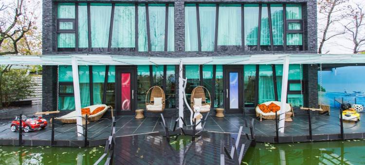 宜兰水岸枫林图片