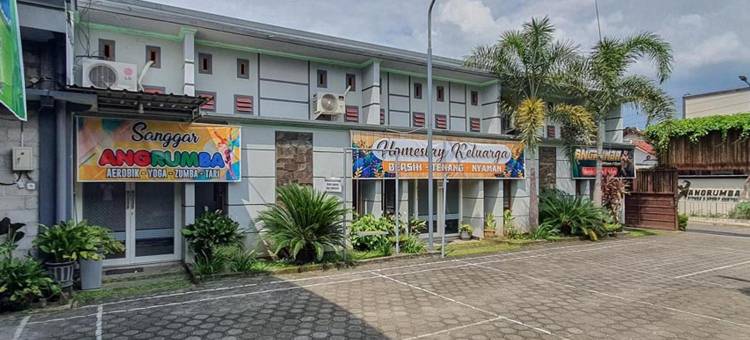 Angrumba Family Homestay Near Rsud Caruban Mitra RedDoorz图片