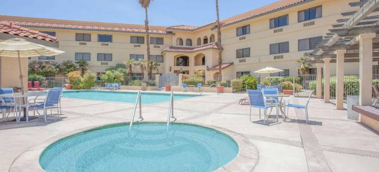 巴斯托华美达酒店(Ramada by Wyndham Barstow)图片