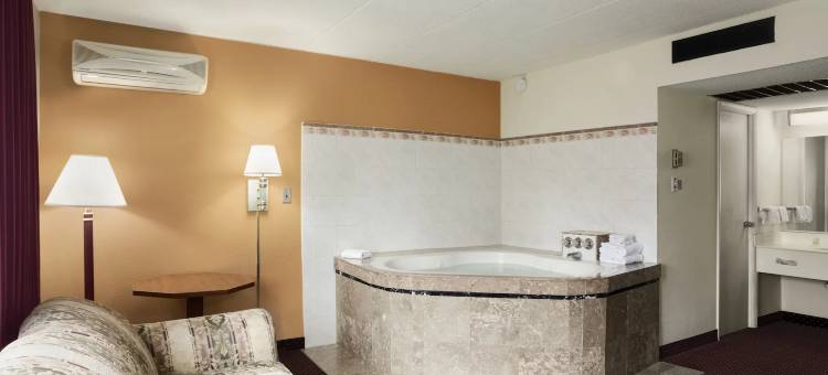 温德姆旗下-匹兹堡/新斯坦顿华美达酒店(Ramada by Wyndham Pittsburgh/New Stanton)图片