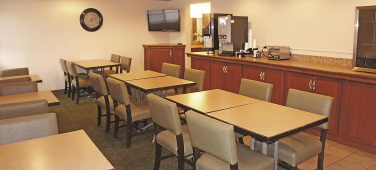 奥马哈西南拉昆塔温德姆酒店(La Quinta Inn by Wyndham Omaha Southwest)图片
