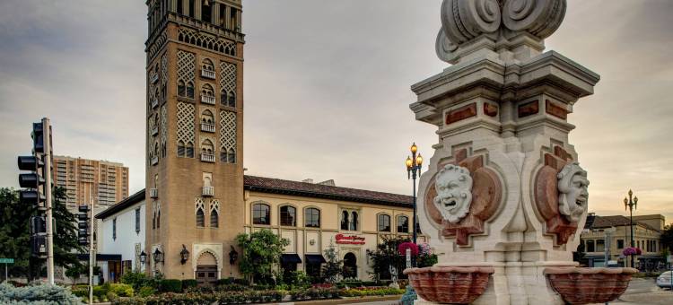 堪萨斯城乡村俱乐部广场万怡酒店(Courtyard Kansas City Country Club Plaza)图片