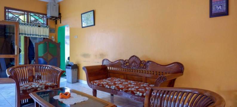 红多兹酒店-近洛卡维萨塔巴图拉登(RedDoorz Near Lokawisata Baturaden)图片