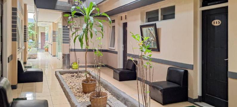 Naratas Hotel Cisarua Puncak Mitra RedDoorz图片