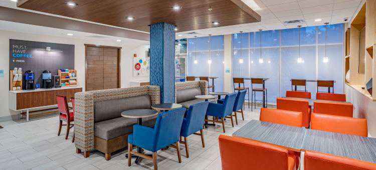 埃尔克哈特北智选假日套房酒店(Holiday Inn Express & Suites Elkhart North)图片