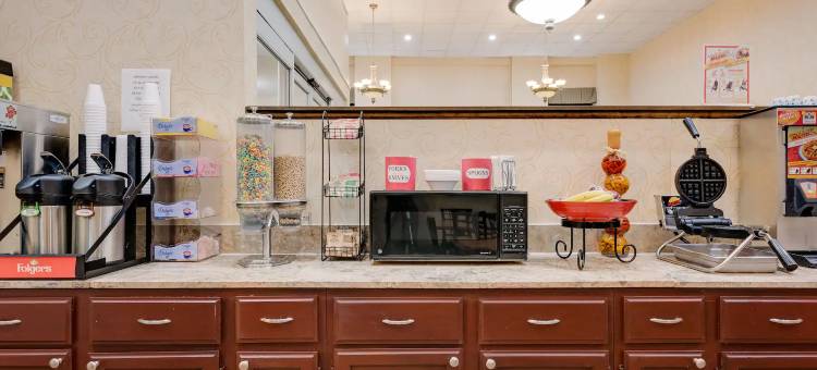 克利夫兰机场西华美达酒店(Ramada by Wyndham Cleveland Airport West)图片