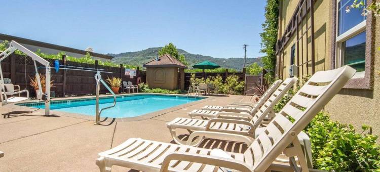 尤凯亚舒适套房酒店(Comfort Inn & Suites Ukiah Mendocino County)图片