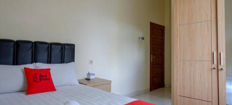 红多兹伊斯兰酒店-普沃萨里火车站附近(RedDoorz Syariah Near Purwosari Train Station)图片