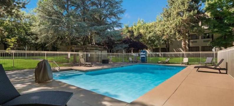 里诺机场贝斯特韦斯特SureStay Plus酒店(SureStay Plus Hotel by Best Western Reno Airport)图片