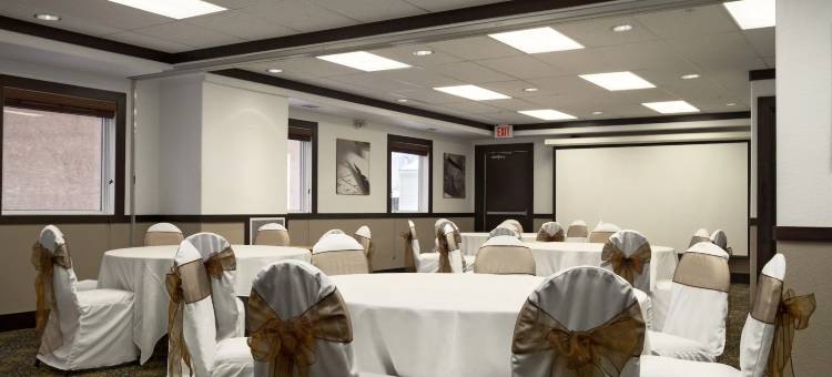 道森克里克速8酒店(Super 8 by Wyndham Dawson Creek)图片