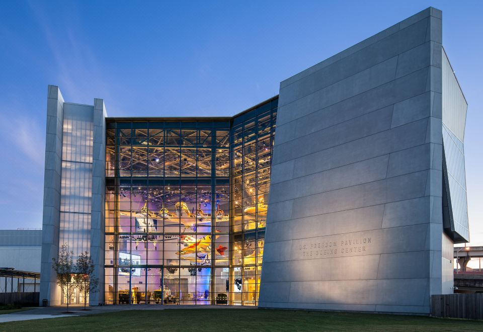 Courtyard New Orleans Warehouse Arts District Hotel Overview