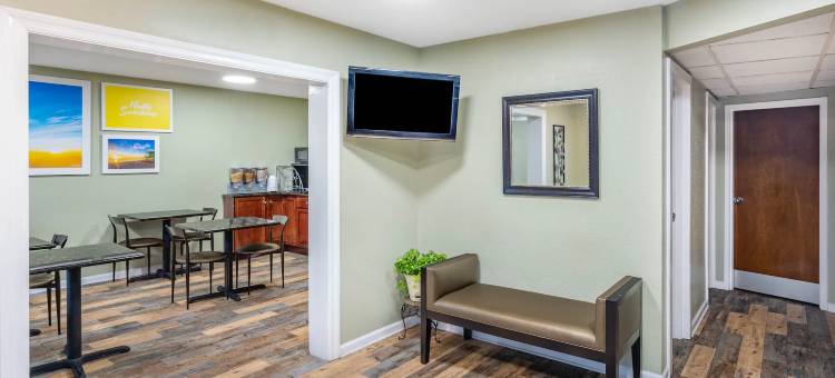 克拉克斯维尔温德姆戴斯酒店(Days Inn by Wyndham Clarksville TN)图片