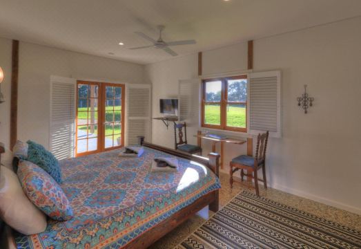 Bridle Guesthouse Hotel Overview