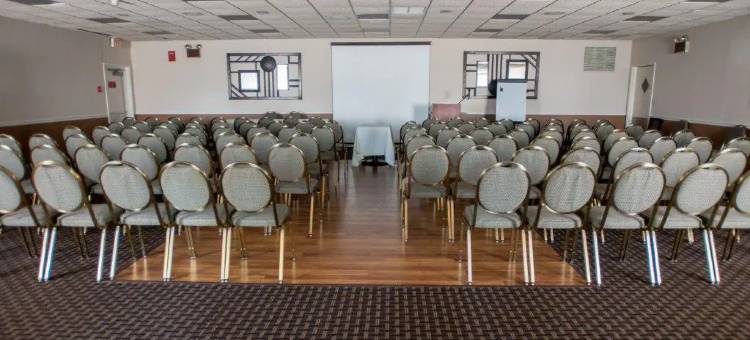 瓦恩兰米尔维尔地区华美达酒店(Ramada by Wyndham Vineland Millville Area)图片