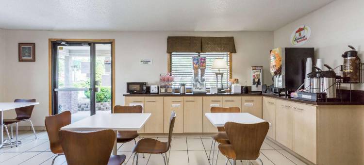 丹维尔速8酒店(Super 8 by Wyndham Danville VA)图片