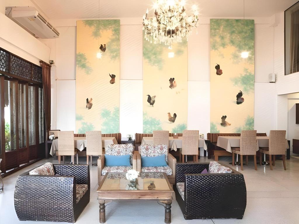 The 3Sis HotelHotel Overview