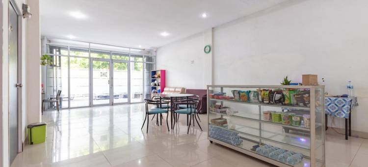 科普里购物中心红多兹Plus酒店(RedDoorz Plus Near Kepri Mall)图片