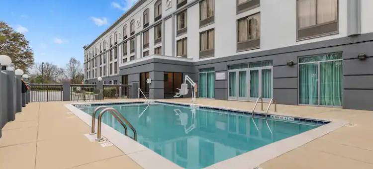 Spark by Hilton Charlotte Tyvola I-77图片