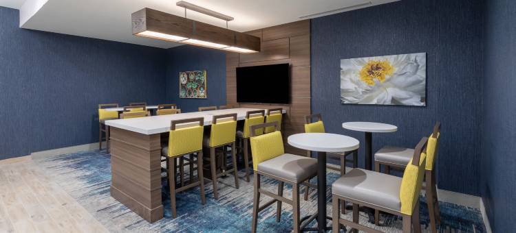 靠近卡拉哈里的拉昆塔温德姆酒店套房(由温汉姆提供服务)(La Quinta Inn & Suites by Wyndham Round Rock Near Kalahari)图片