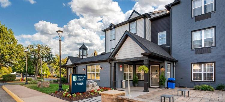 斯特林近杜勒斯镇中心的美茵斯坦套房酒店(Dulles Suites)图片