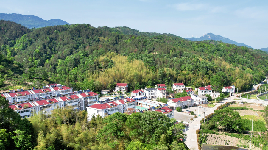 牛草山度假区大峡谷漂流